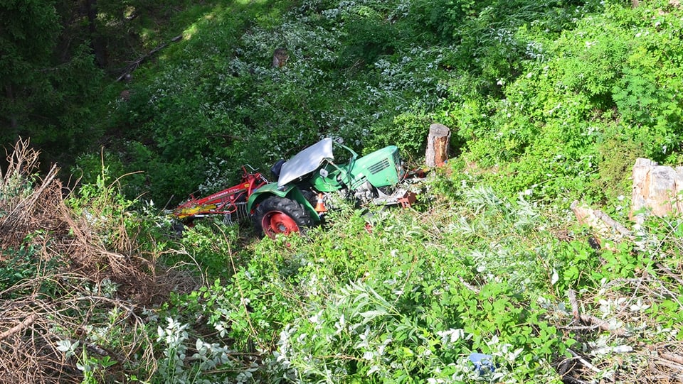 accident, in tractur demolà en il guaud