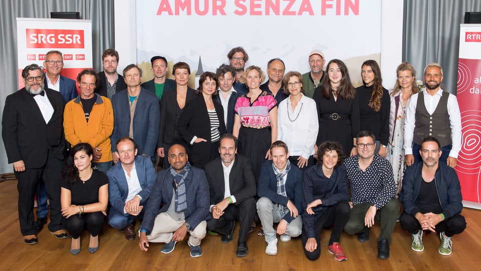 Davant e davos la camera: Il team dal film «Amur senza fin».