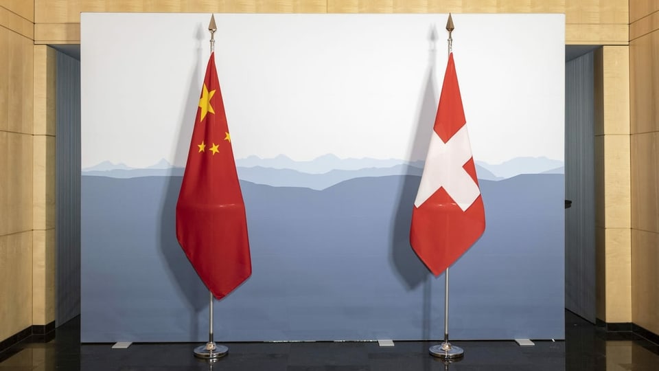 Bandieras da la China e da la Svizra