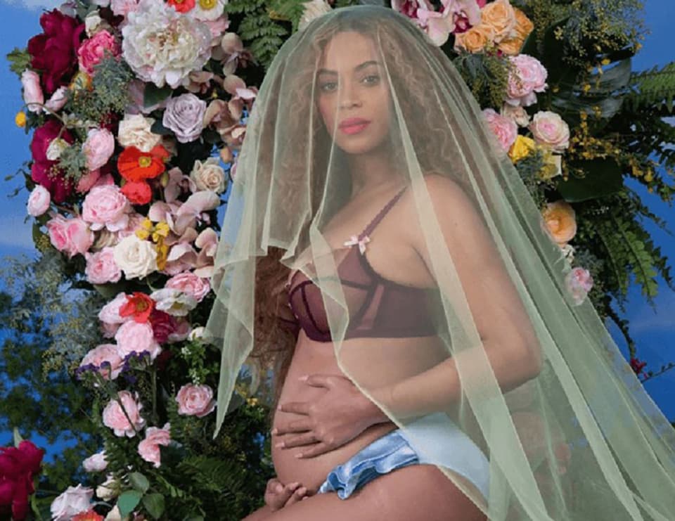 Beyoncé s’inscenescha sco Maria en speranza.