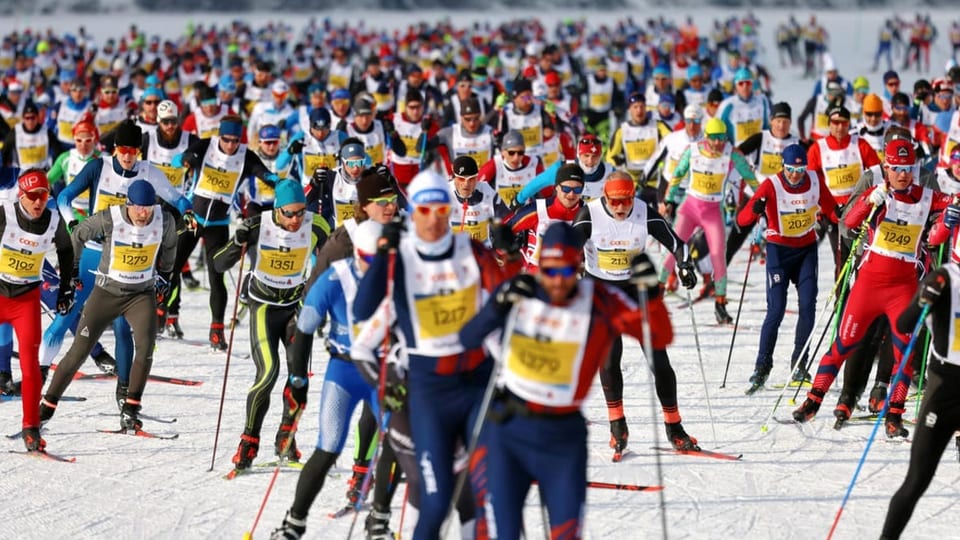 Unzählige Langläufer treten beim Engadiner Skimarathon an