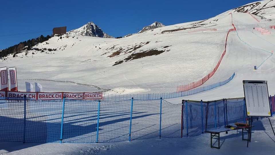 arrivada cun raits, sguard vers la plaunca finala da la pista.