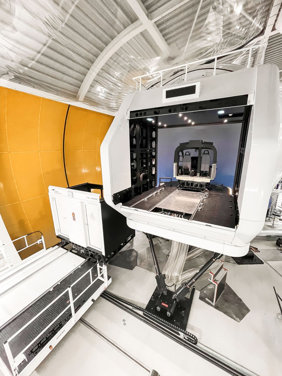 Flugsimulator der Rega von innen.