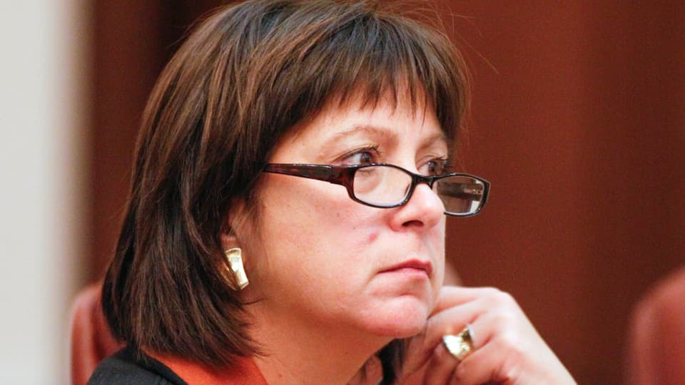 foto natalia jaresko che guarda preoccupada