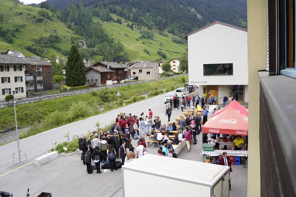 Die ersten Gäste, Musikanten und Musikantinnen sind am Kantonalen Jugendmusikfest angekommen.