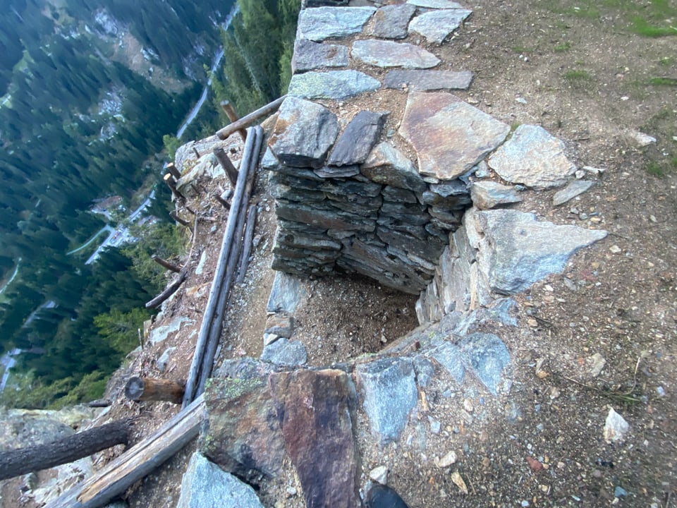 Tar l'anteriura staziun da muntogna sur Farera en Val Schons.