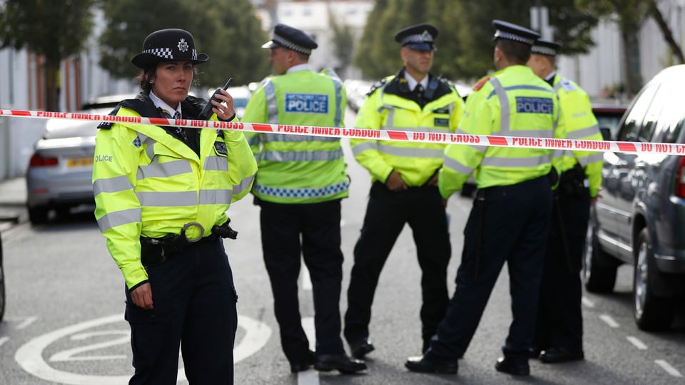 Polizia sin ina via a Londra