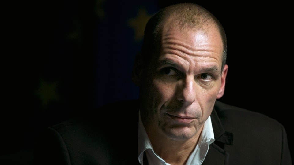 Il minister da finanzas grec Yanis Varoufakis en vestgì nair