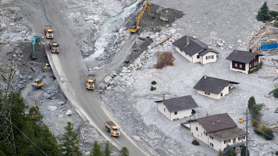 Las lavurs da rumida a Bondo cuntinueschan. La via principala nova è destruida dal tut.  