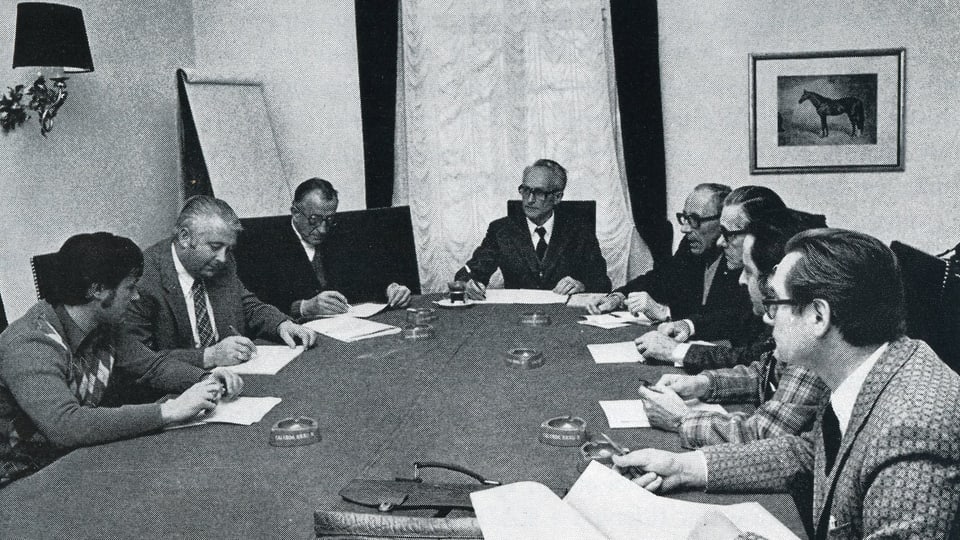 Alfons Maissen presidiescha ina seduta da la Cumissiun Radioscola