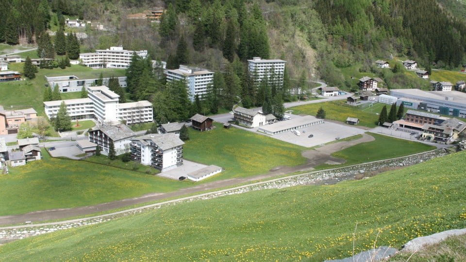 L'entschatta dal vitg da Val son Pieder, cun la Therme.