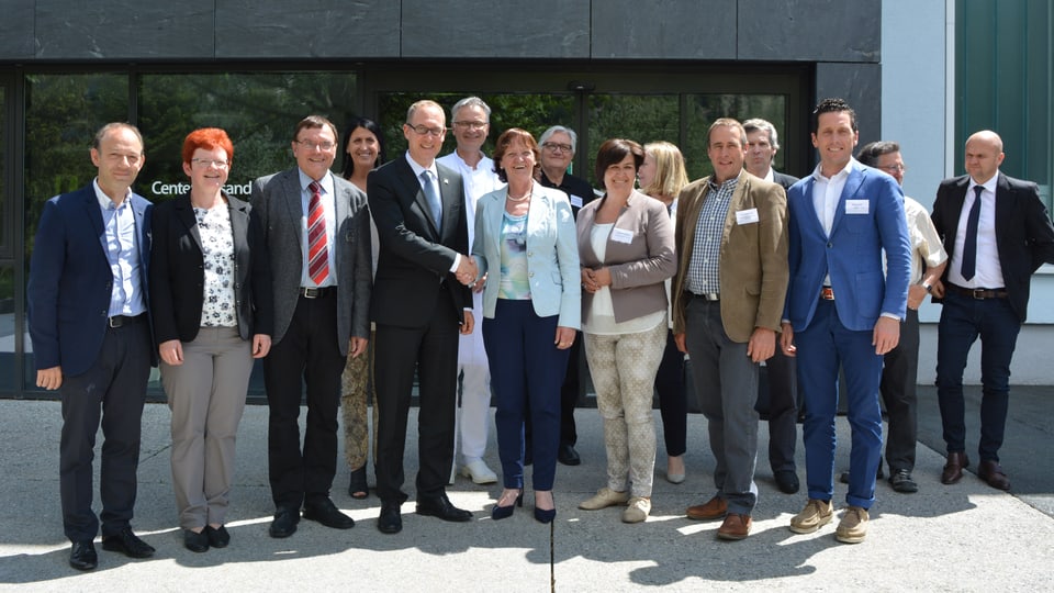 Represchentants da la Provinza da Bulsaun, dal Chantun Grischun, dals vitgs dal Vnuost e la Val Müstair han decis da collavurar ensemen. 