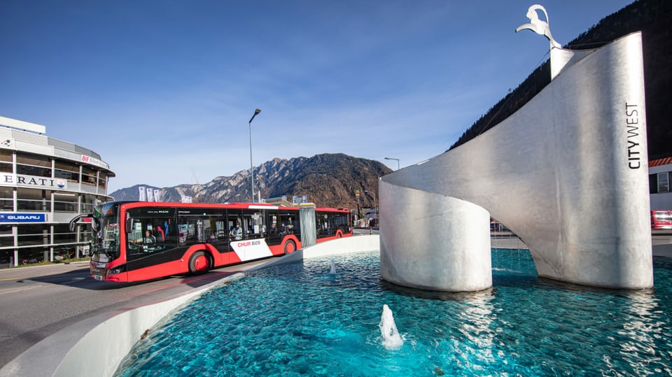 in bus da Cuira charrescha enturn ina funtauna