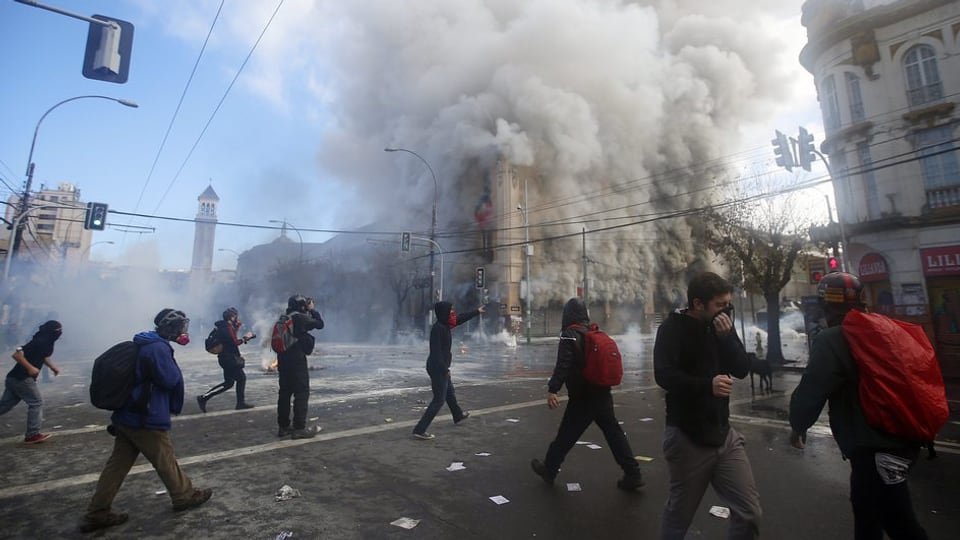 demonstrants, bajetgs che brischan