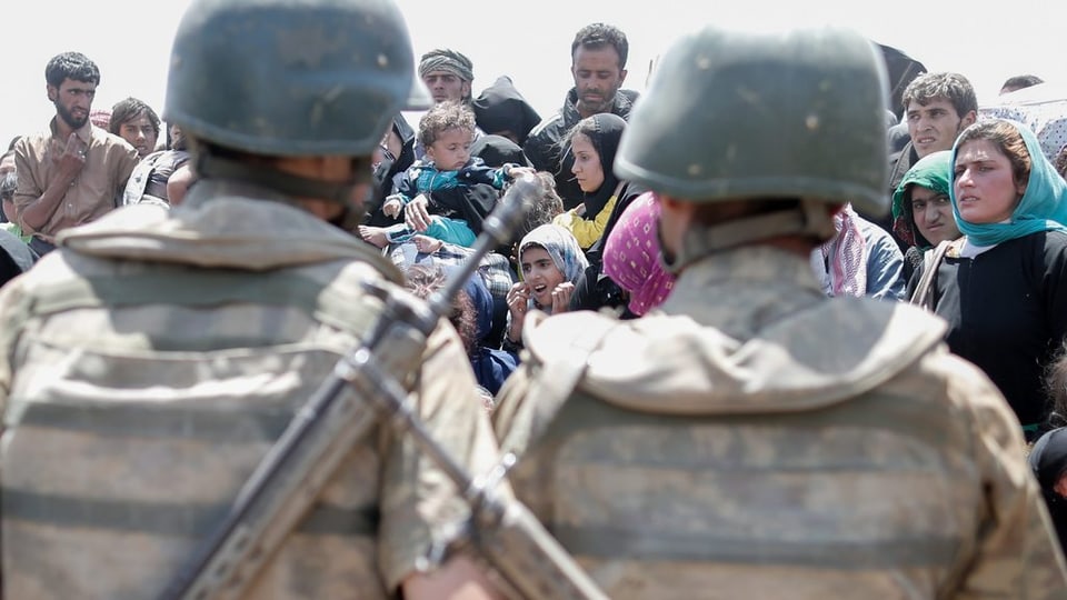 2 schuldads, en il fund fugitivs.