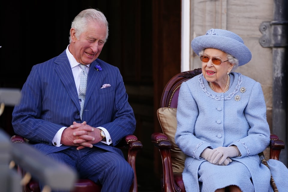 La Queen e prinzi Charles.