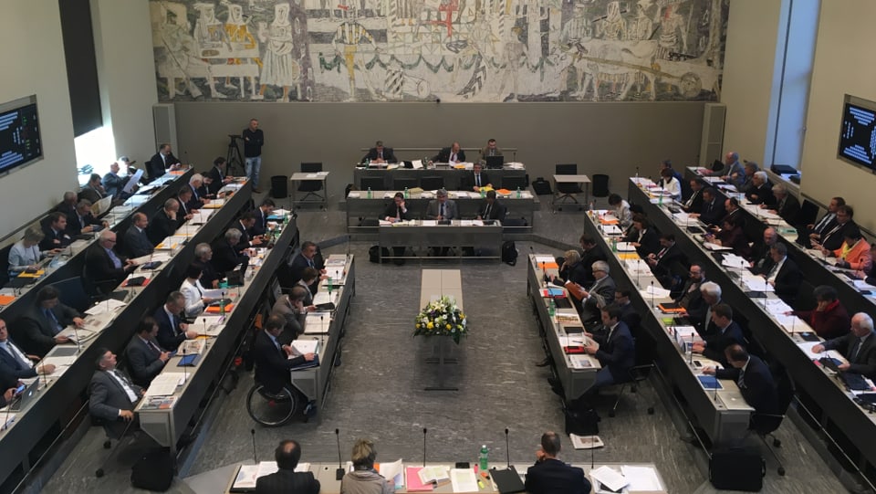 Ils deputads en la sala dal Cussegl grond.