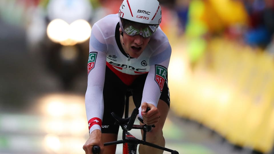 Stefan Küng all'arrivada da l'emprima etappa dal Tour de France.