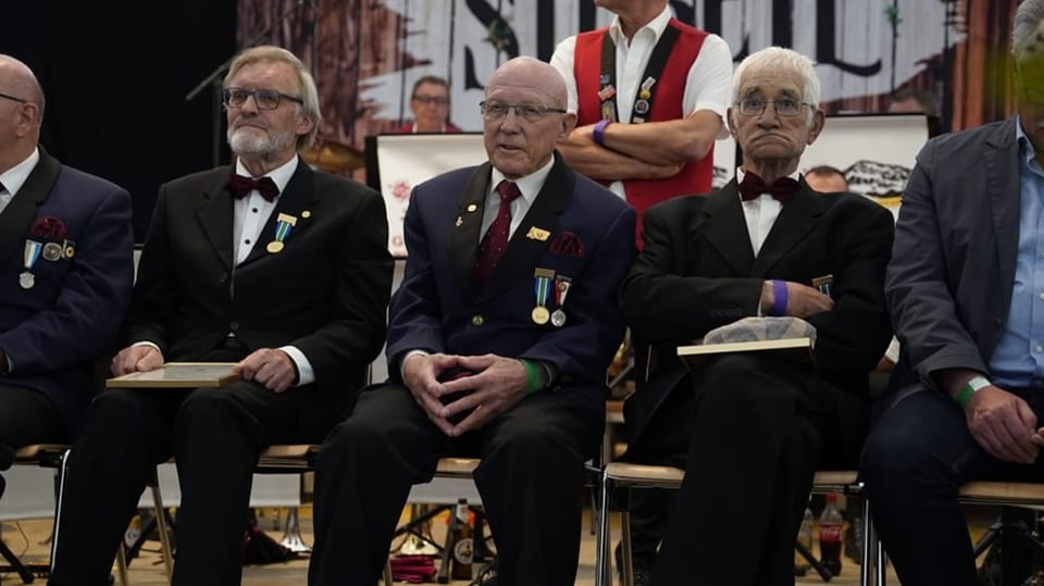 Vier Veteranen, die während dem Bezirksmusikfest in Vals geehrt wurden.