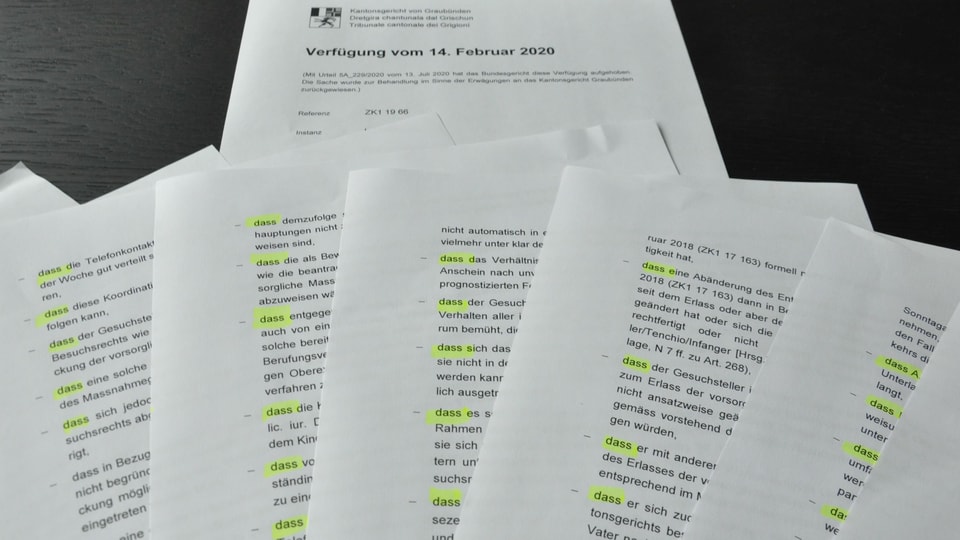 Plirs palpiris cun nodas per accentuar insatge.