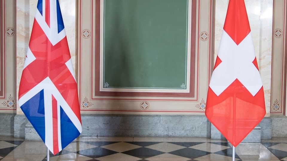 Las bandieras da la Gronda Britannia e da la Svizra.