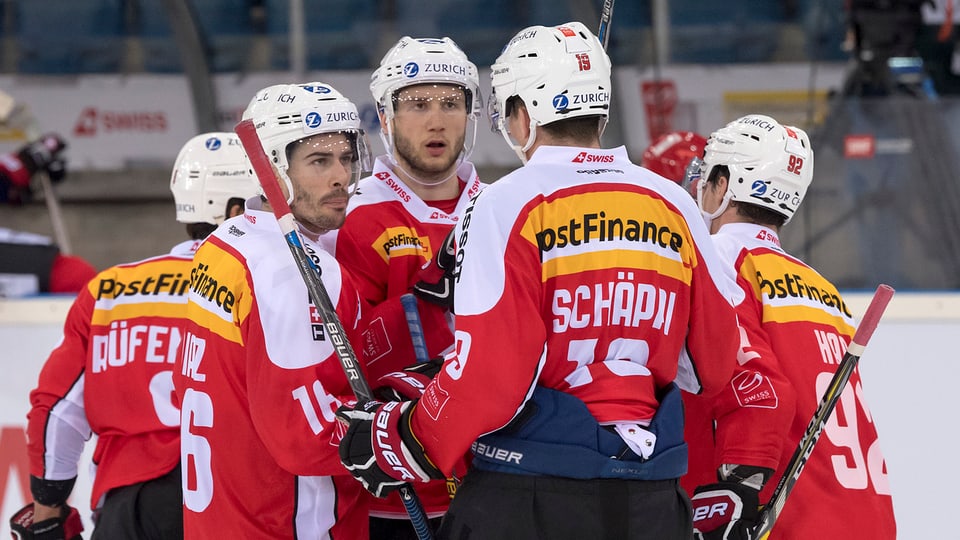 Giugaders svizzers da hockey sin glatsch