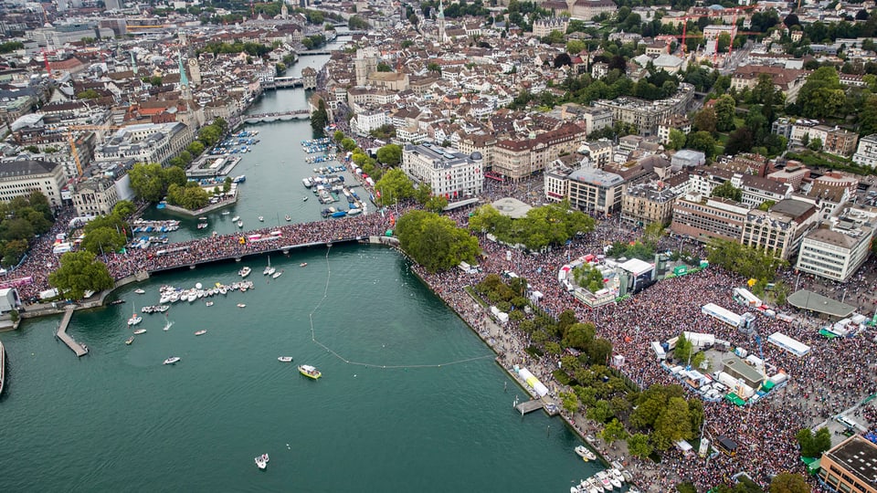 Vista dal center da Turitg durant la Street Parade.