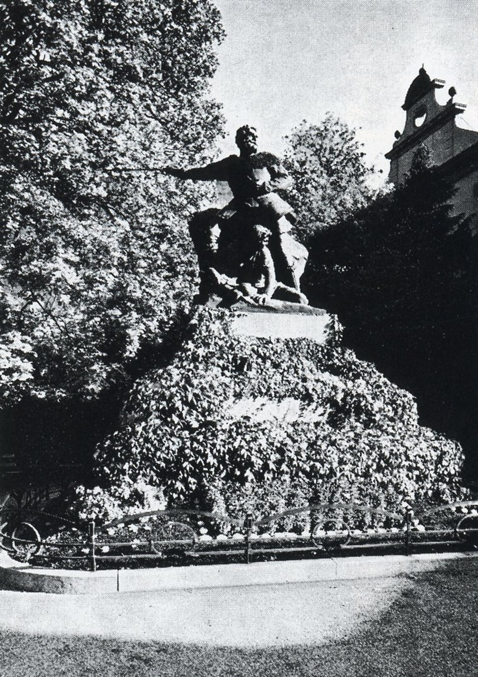 Monument da Benedetg Fontana a Cuira