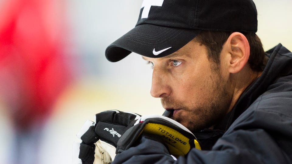 Il trenader naziunal da hockey Patrick Fischer.