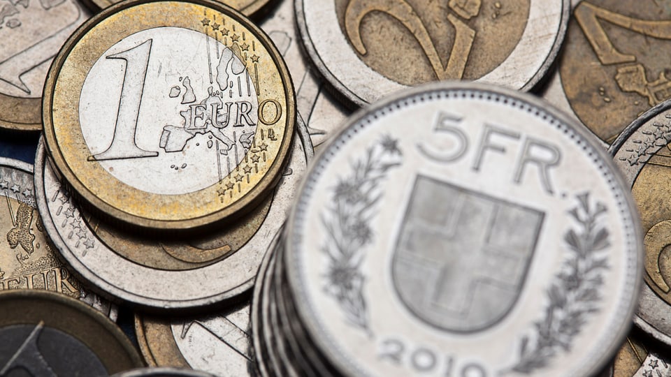 Munaida da francs ed euros sin in mantun.