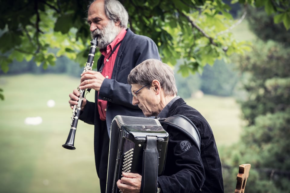 Dus musicants cun clarinetta ed accordeon