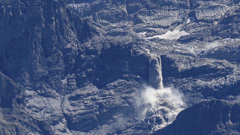 Gletschersee Hochwasser oberhalb von Lenk infolge Leerung des Gletschersees.