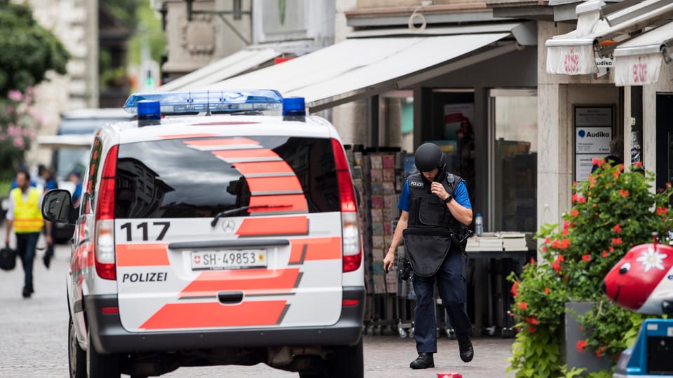 In auto da polizia en la citad veglia da Schaffusa.
