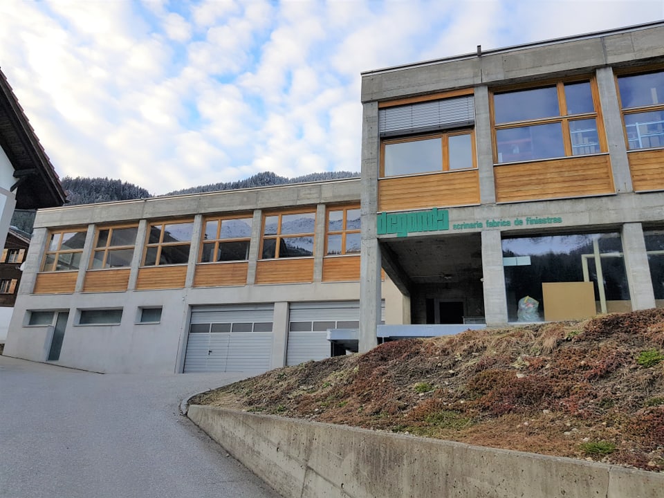 La firma Degonda a Cumpadials producescha fenestras.