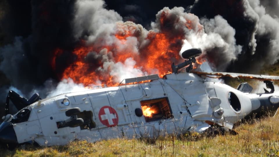 Il Superpuma arda sin il Gottard.