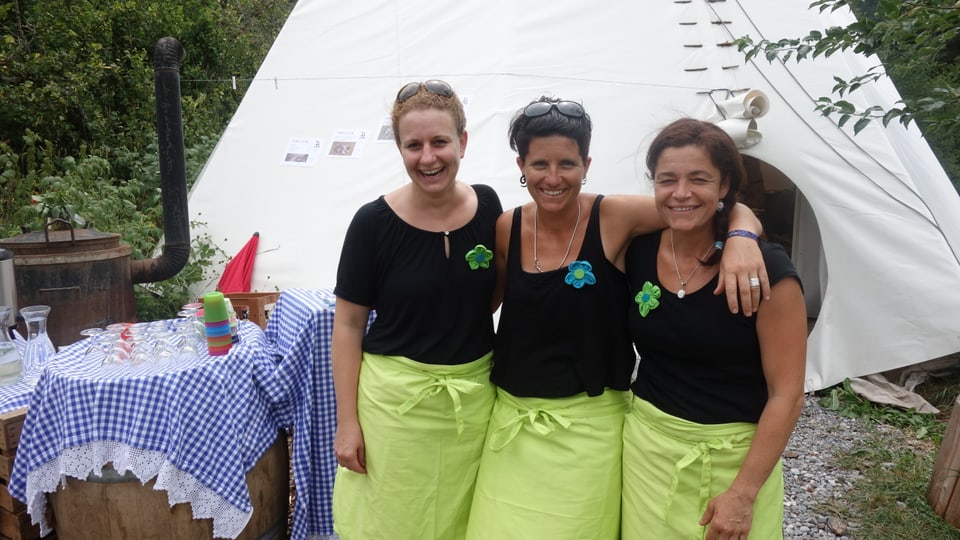 Las cuschinieras da Flora Leguma, da san.: Barbara Laim, Sabina Heinrich, Tamara Steingruber. 