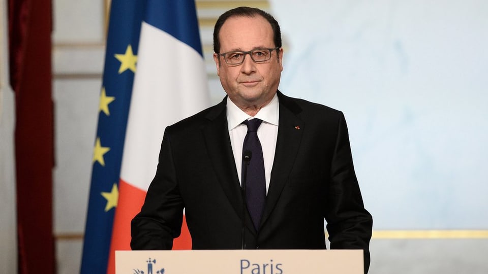 Il president franzos François Hollande durant in pled a Paris