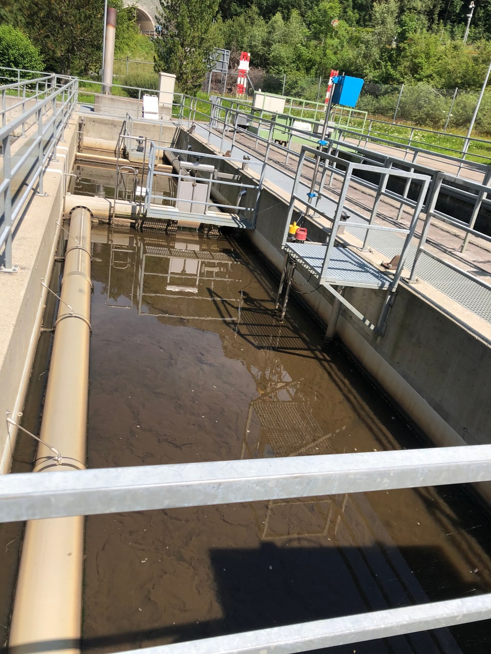 fossal da serenera cun aua brina tschuffa