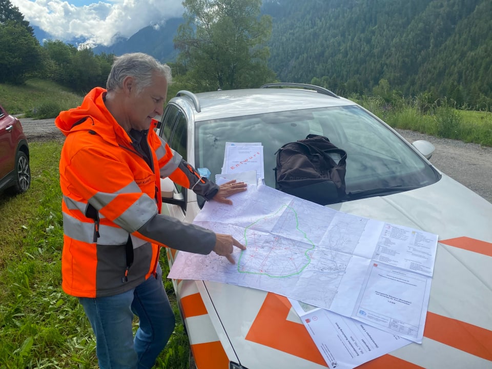 Josef Kurath da l'uffizi da construcziun bassa dal Grischun è responsabel per il project dal tunnel da sondagi.