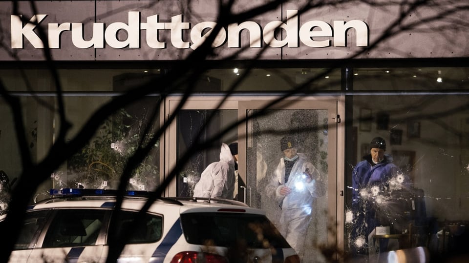 Il center da cultura a Kopenhagen vegn intercuri da la polizia.