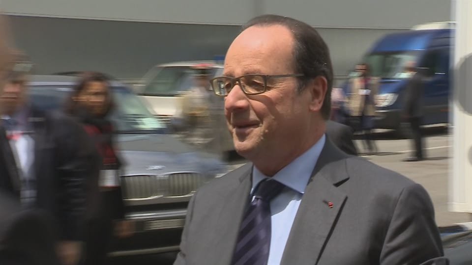 Il president franzos François Hollande è arrivà en il lieu da festa