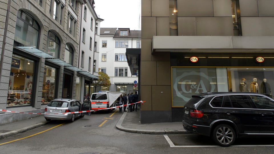 Plirs autos er da polizia avant in bajetg a Turitg. 