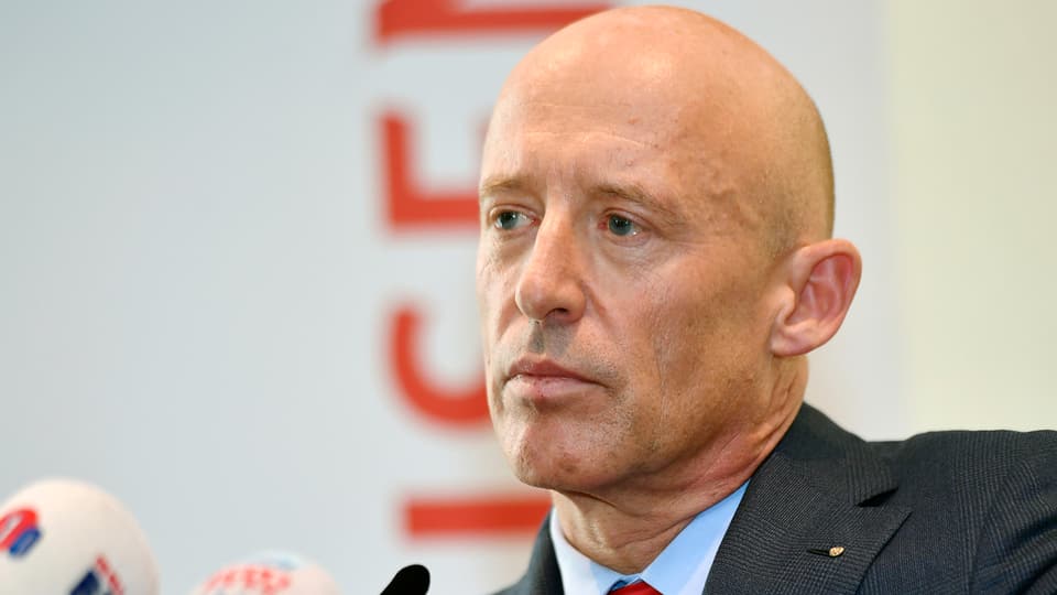 Purtret da Patrik Gisel durant ina conferenza da pressa.