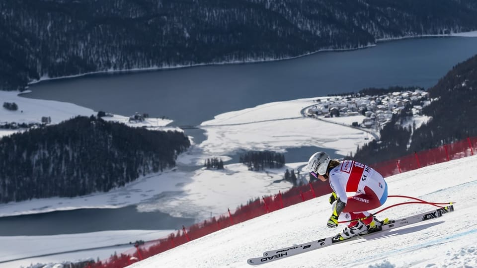 Ina skiunza sin pista sur il Lai da Silvaplauna.