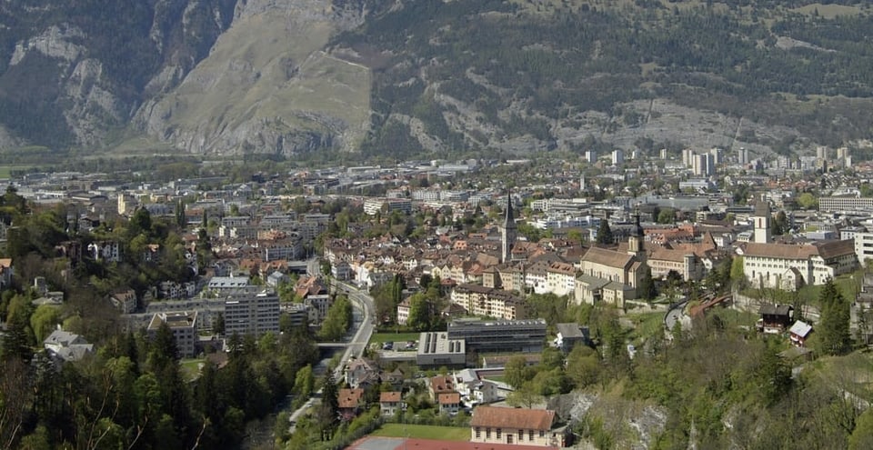 Vista sur la citad da Cuira vers il Rossboden.