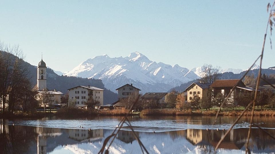 Laax cun il lai davant.