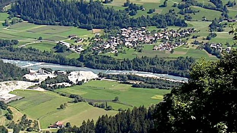 Il territori tranter Schluein e Castrisch. 