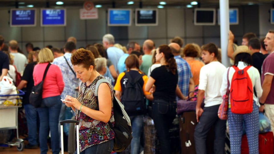Passagiers a l'eroport da Scharm el-Scheich.