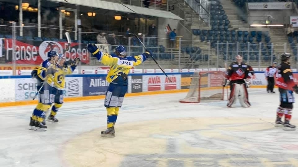 giugaders dal EHC Arosa salegran da lur victoria