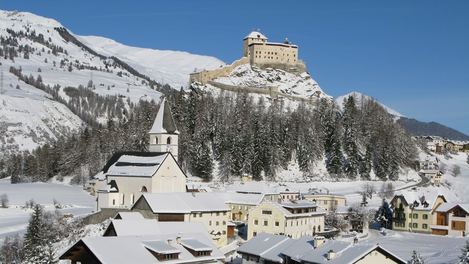 Il chastè da Tarasp durant l'enviern. 